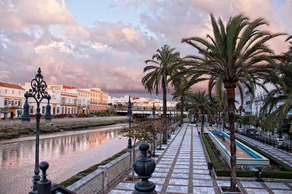 Fancy Apartment In A Historic House, Chiclana City Center By C. Dreams ชิกลานา เด ลา ฟรอนเตรา ภายนอก รูปภาพ