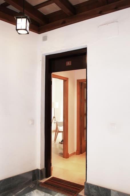 Fancy Apartment In A Historic House, Chiclana City Center By C. Dreams ชิกลานา เด ลา ฟรอนเตรา ภายนอก รูปภาพ
